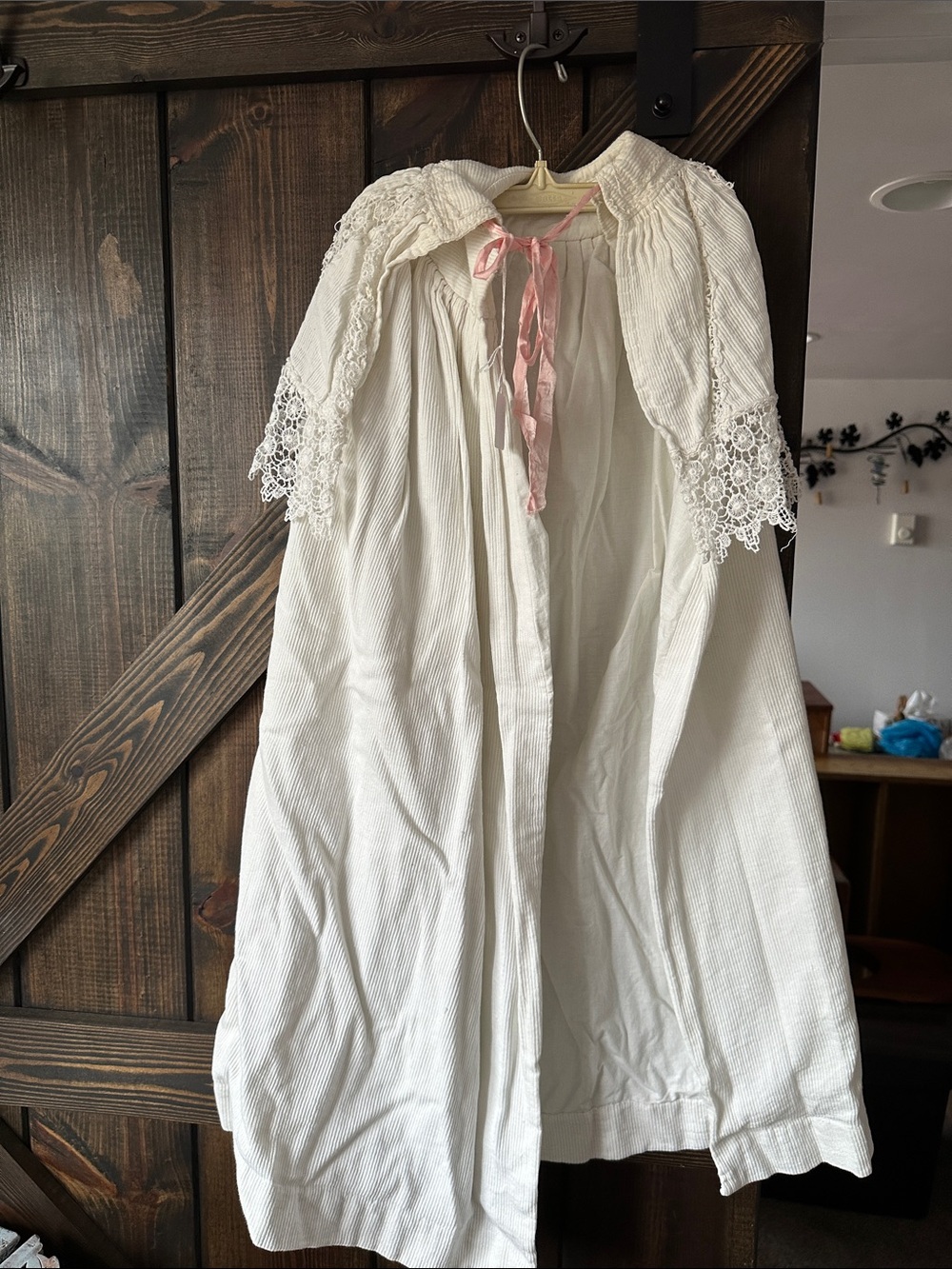 Christening coat. 1920’s. Lace trimmed collar with ribbon closure